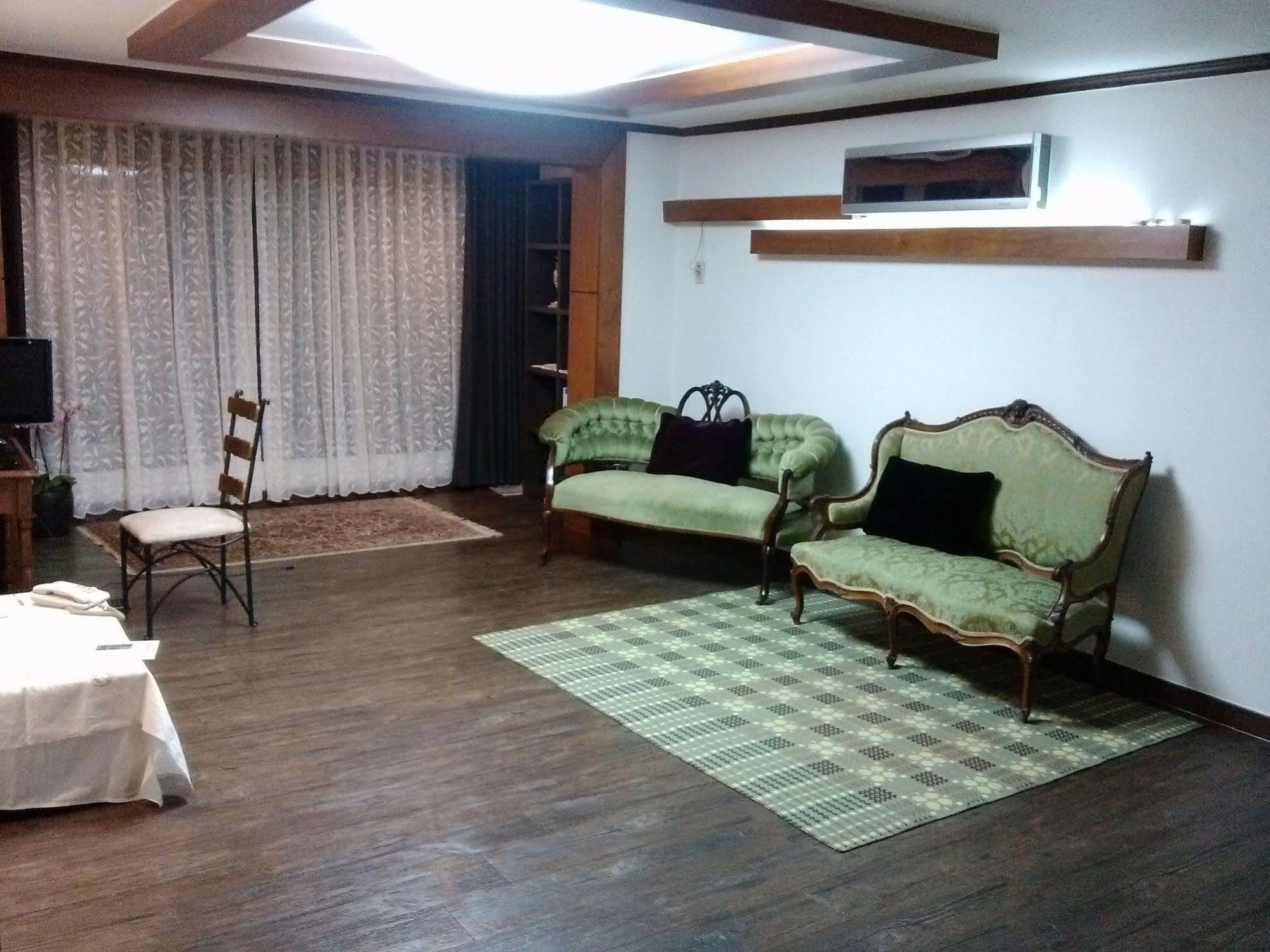 K Star Road Guesthouse - Hostel Seul Dış mekan fotoğraf