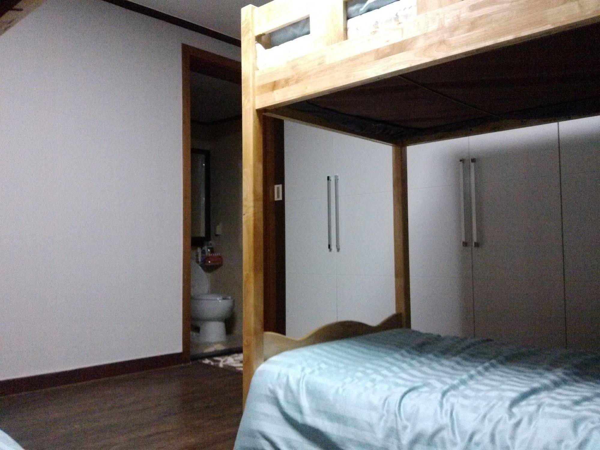 K Star Road Guesthouse - Hostel Seul Dış mekan fotoğraf